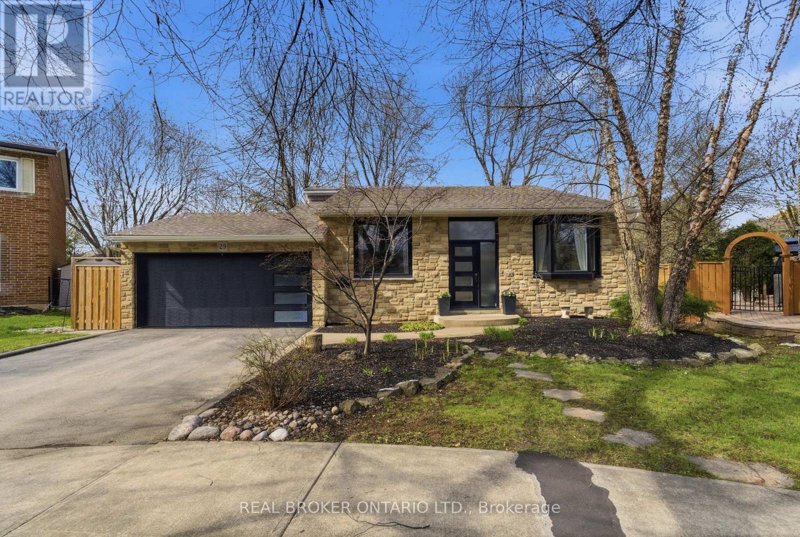 29 MELISSA CRESCENT, Hamilton, Ontario