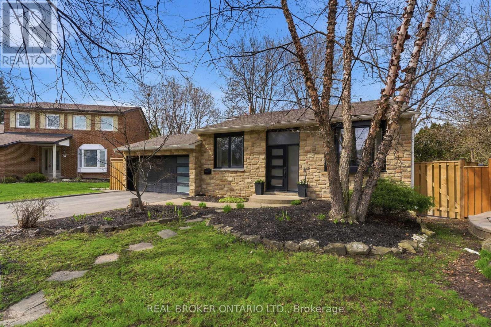 29 Melissa Crescent, Hamilton, Ontario  L9H 7C5 - Photo 3 - X13052668