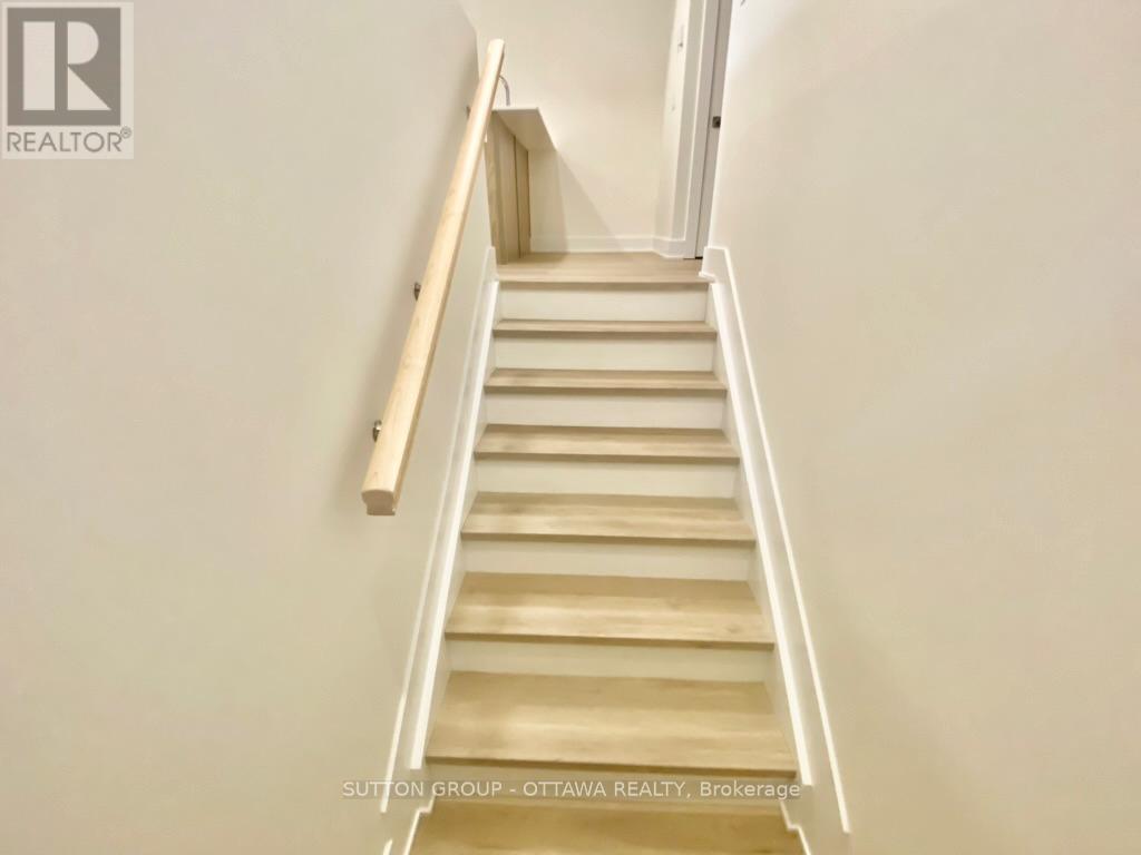 C - 152b Columbus Avenue, Ottawa, Ontario  K1K 1R1 - Photo 2 - X12924050