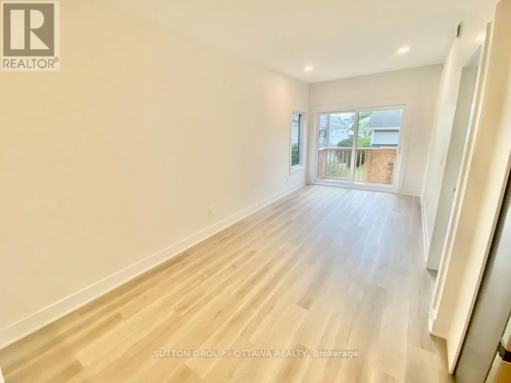 C - 152b Columbus Avenue, Ottawa, Ontario  K1K 1R1 - Photo 5 - X12924050