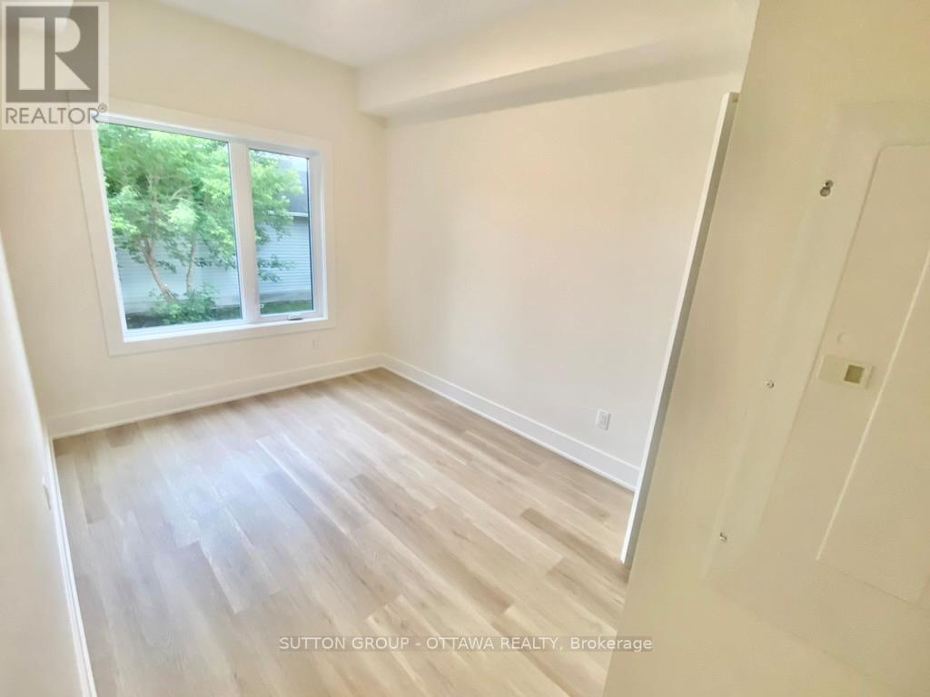 C - 152b Columbus Avenue, Ottawa, Ontario  K1K 1R1 - Photo 6 - X12924050