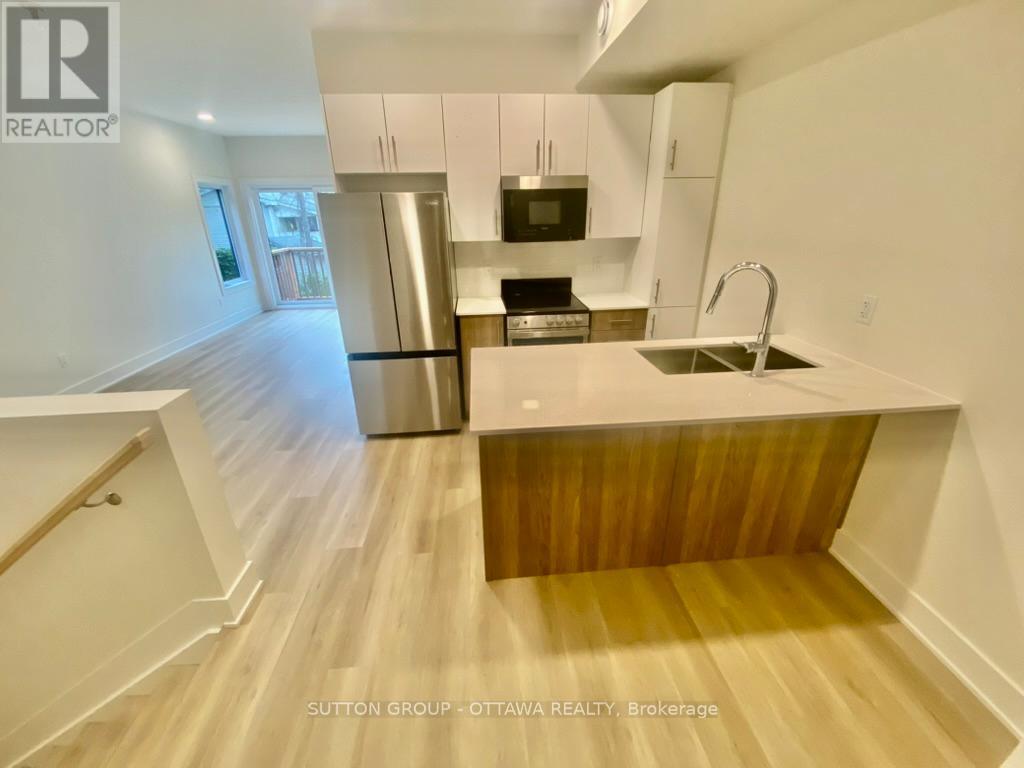 C - 152b Columbus Avenue, Ottawa, Ontario  K1K 1R1 - Photo 4 - X12924050