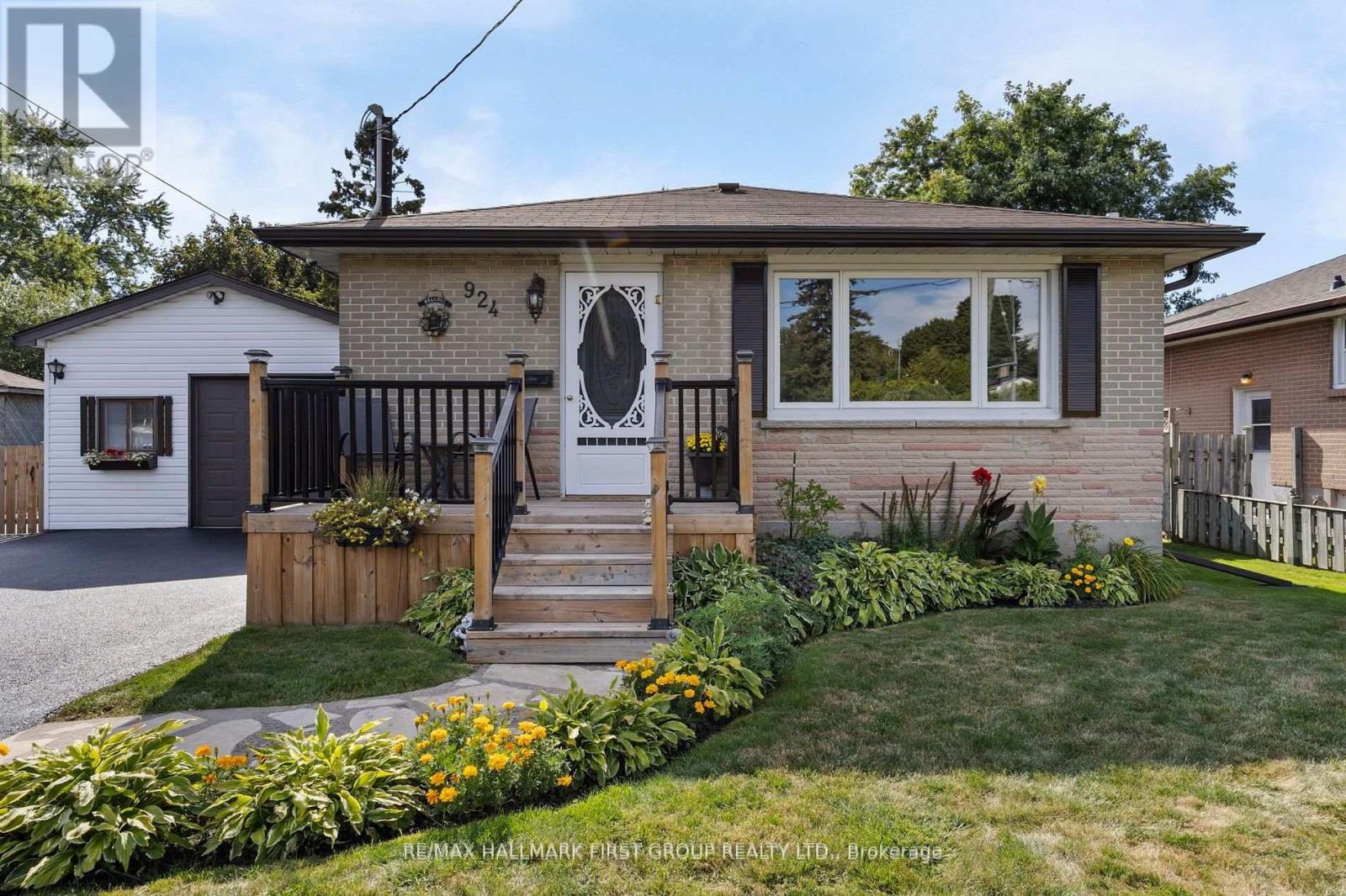 924 Mccullough Drive, Whitby, Ontario  L1N 1C6 - Photo 2 - E13052984