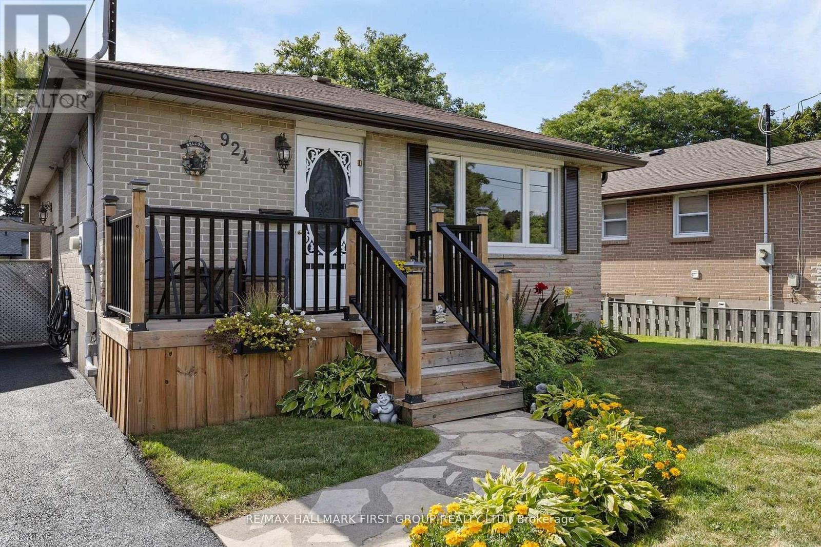 924 Mccullough Drive, Whitby, Ontario  L1N 1C6 - Photo 3 - E13052984