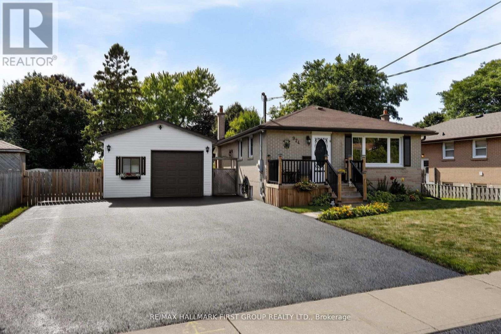 924 Mccullough Drive, Whitby, Ontario  L1N 1C6 - Photo 4 - E13052984