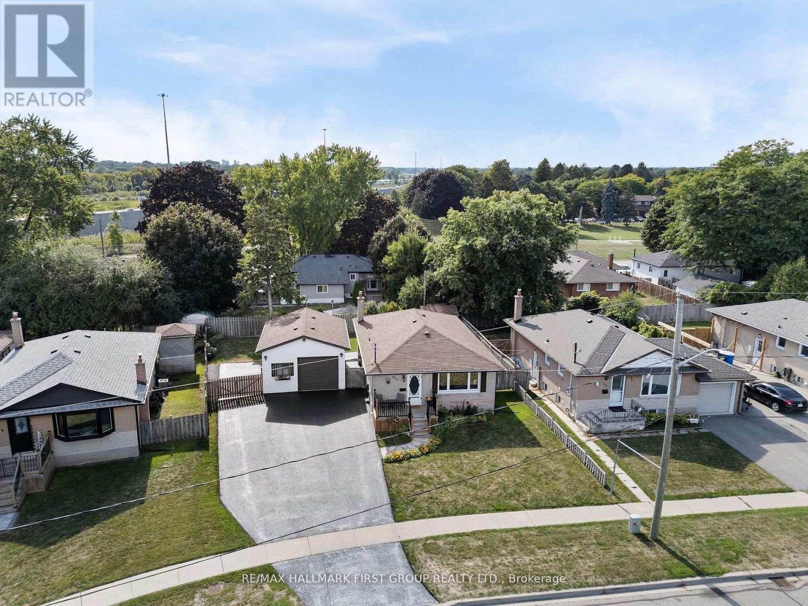 924 Mccullough Drive, Whitby, Ontario  L1N 1C6 - Photo 5 - E13052984