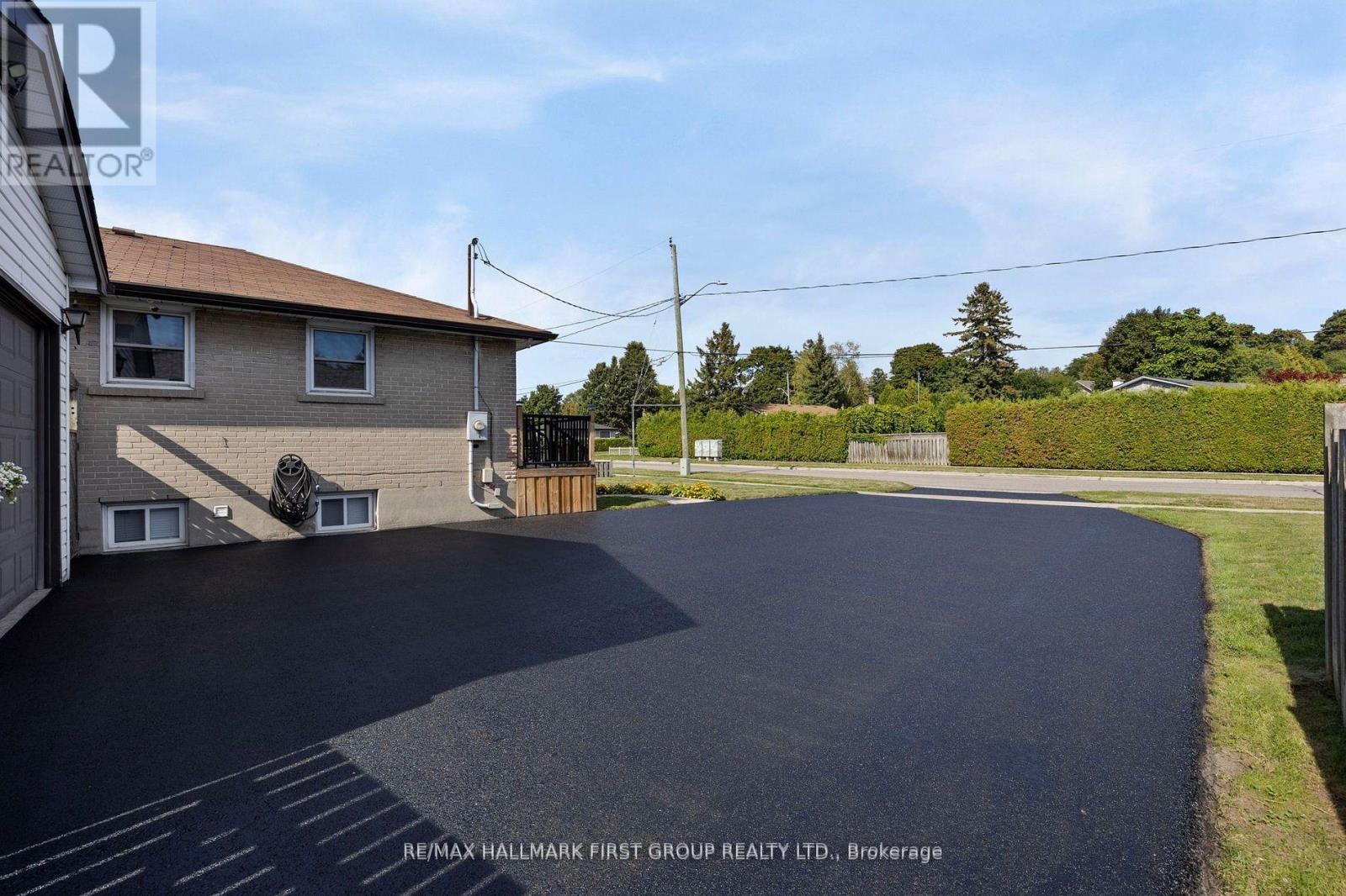 924 Mccullough Drive, Whitby, Ontario  L1N 1C6 - Photo 6 - E13052984