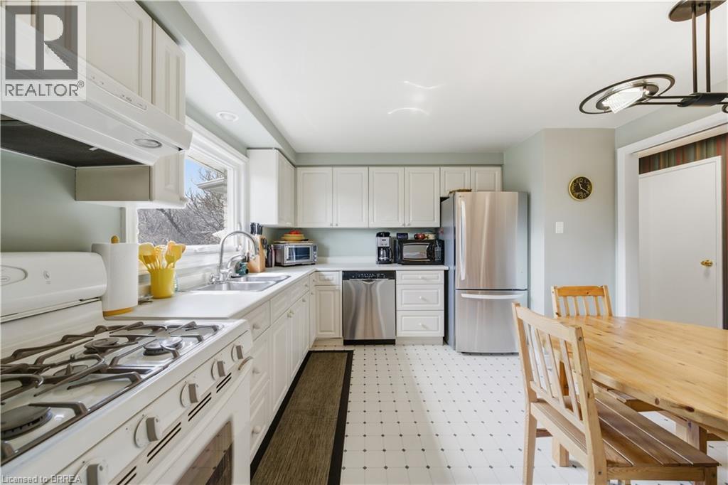 37 Parkview Crescent, Kitchener, Ontario  N2A 1M1 - Photo 6 - 40824839