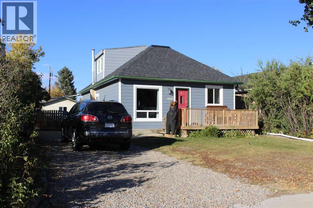 556 Rogers Avenue, Picture Butte, Alberta