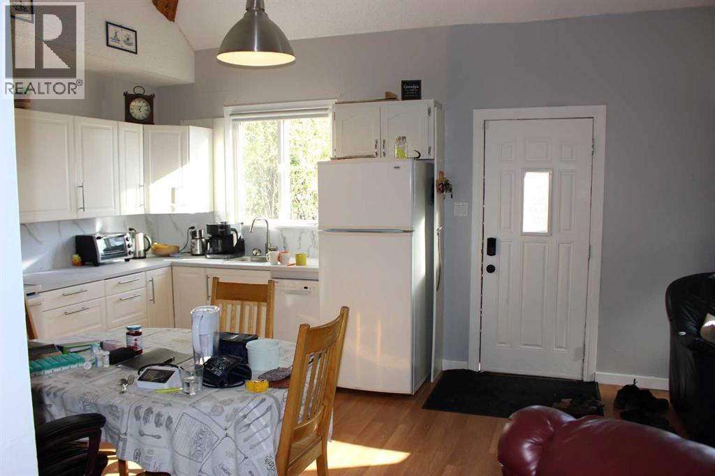 556 Rogers Avenue, Picture Butte, Alberta  T0K 1V0 - Photo 2 - A2305842