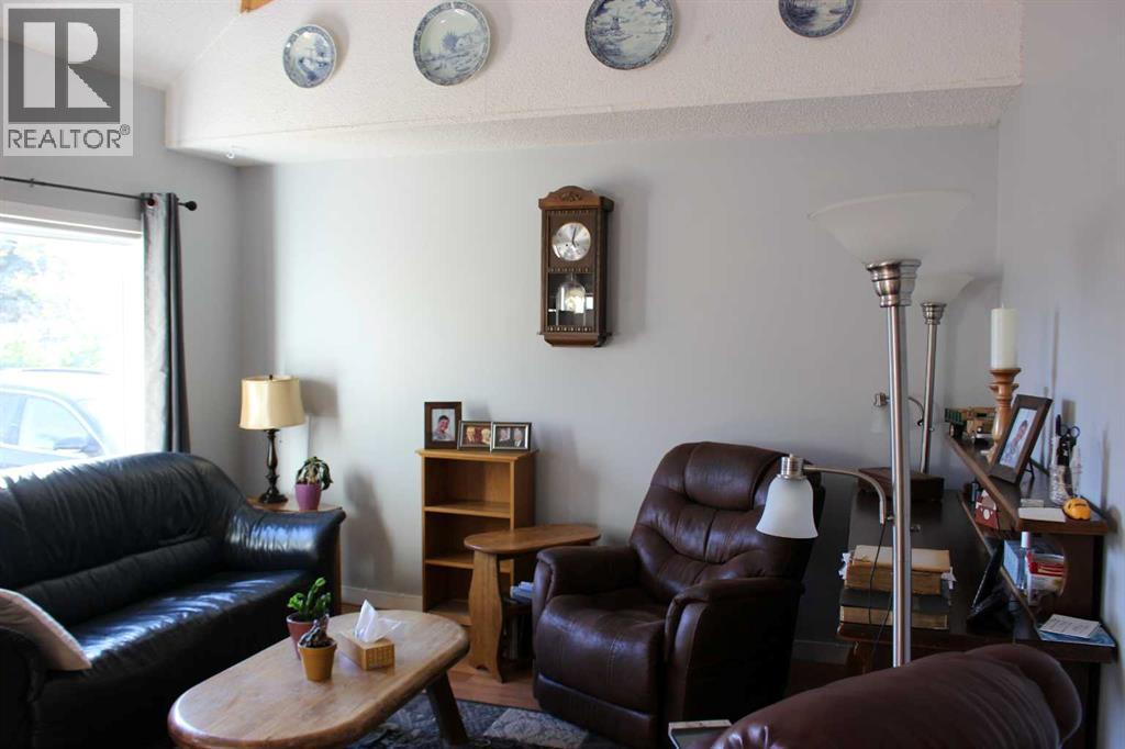 556 Rogers Avenue, Picture Butte, Alberta  T0K 1V0 - Photo 4 - A2305842