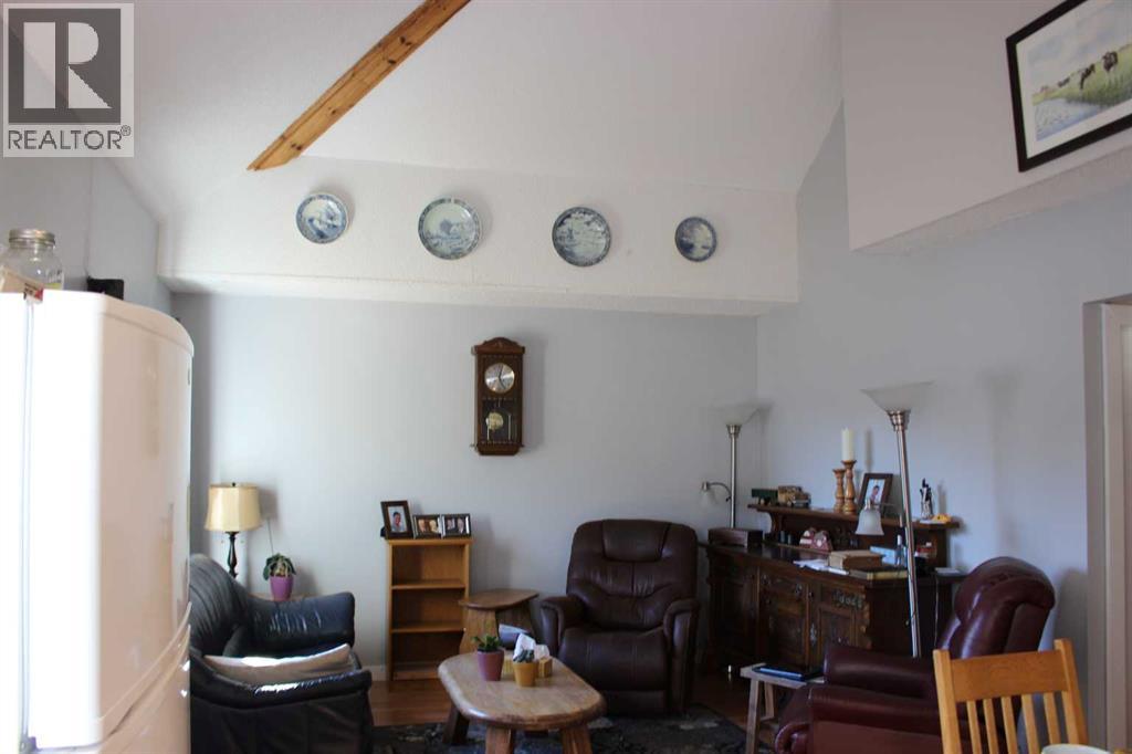 556 Rogers Avenue, Picture Butte, Alberta  T0K 1V0 - Photo 5 - A2305842