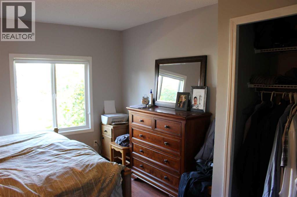 556 Rogers Avenue, Picture Butte, Alberta  T0K 1V0 - Photo 6 - A2305842