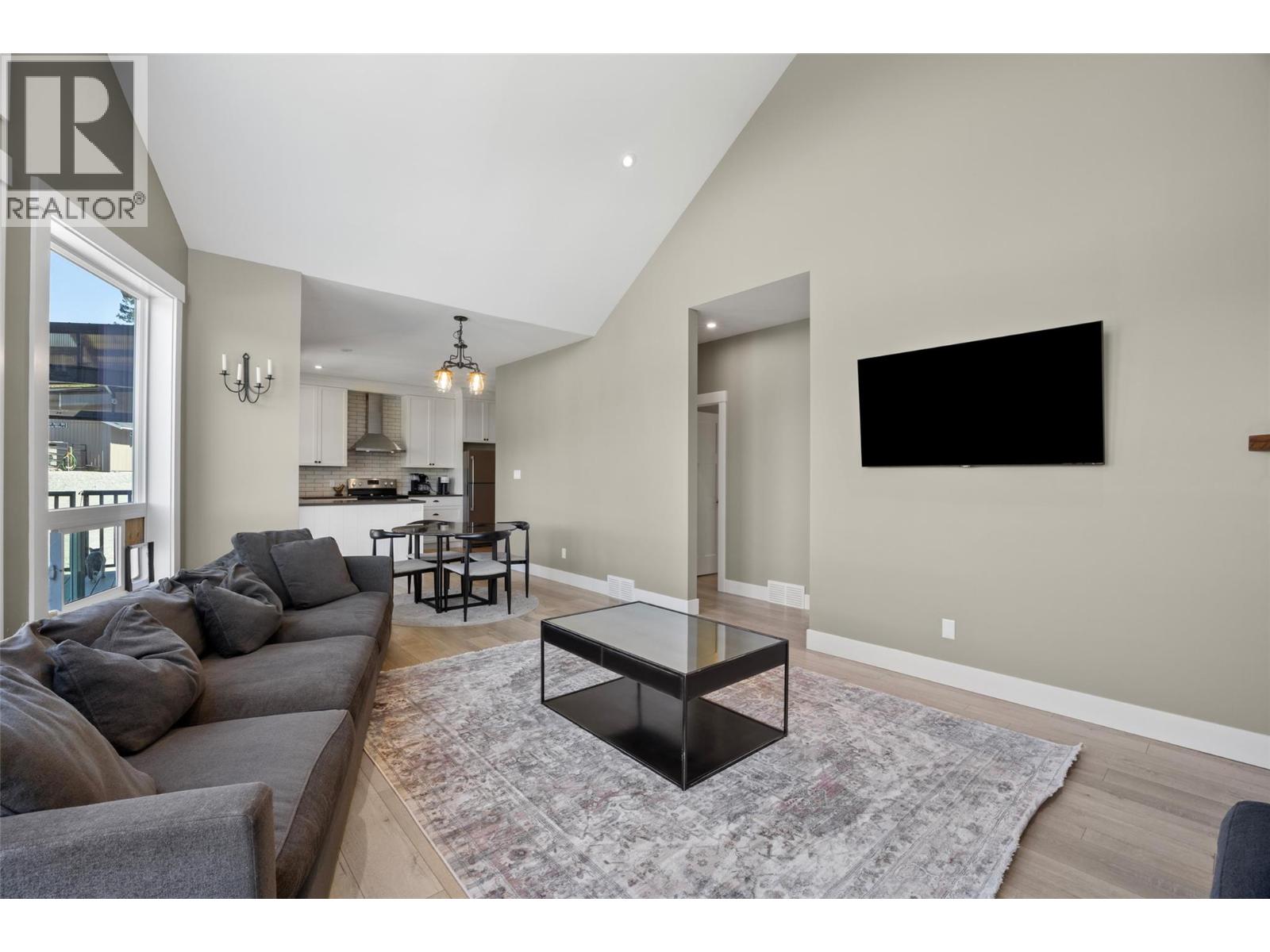 111 Veale Road, Merritt, British Columbia  V1K 1B8 - Photo 8 - 10385054