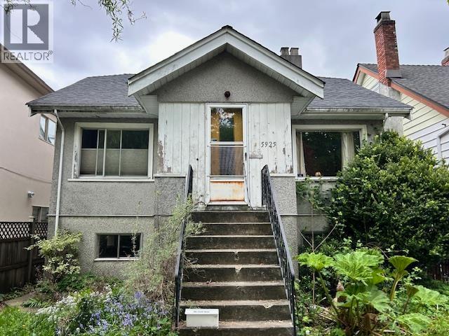 5925 Chester Street, Vancouver, British Columbia  V5W 3B7 - Photo 1 - R3116266