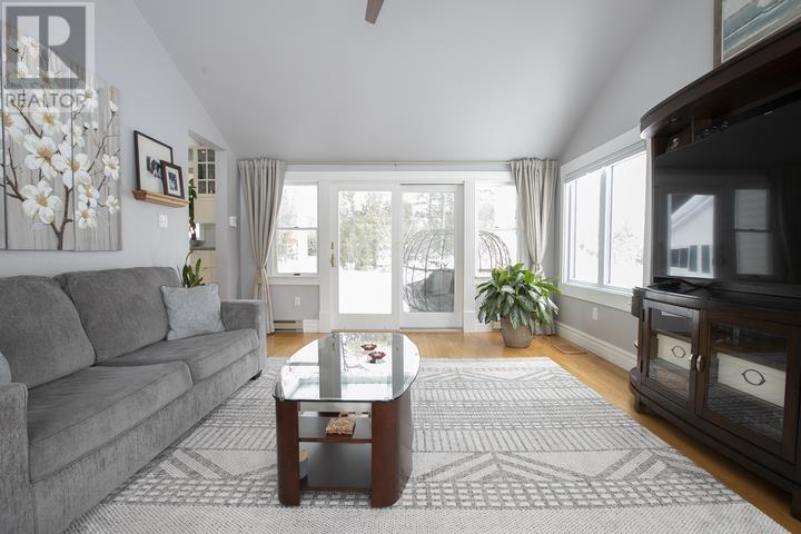 62 Lake St, Sault Ste. Marie, Ontario  P6A 4A5 - Photo 17 - SM260523