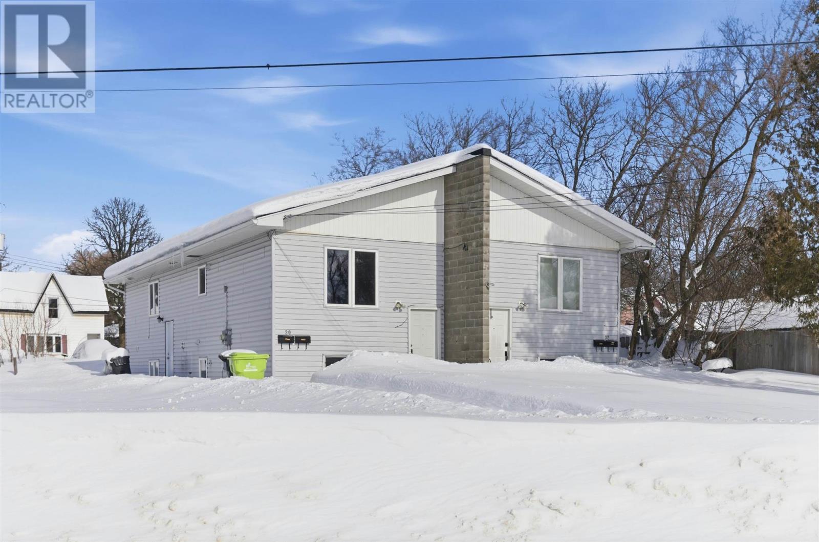 30-32 Wemyss St, Sault Ste. Marie, Ontario  P6B 1B3 - Photo 2 - SM260579