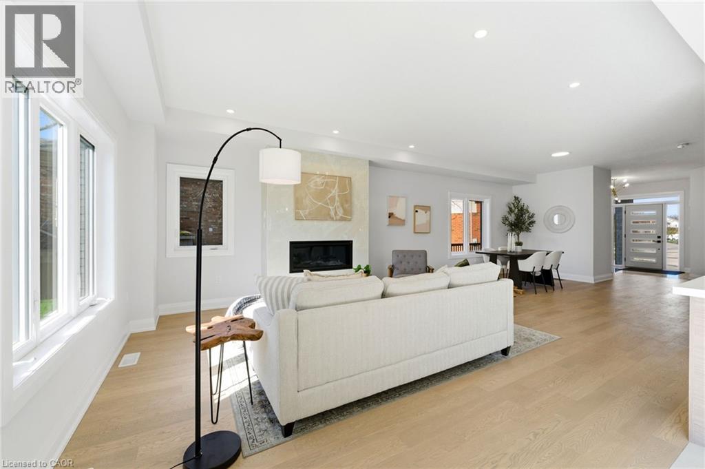 19 Woodvalley Court, Hamilton, Ontario  L9B 2S7 - Photo 2 - 40824127