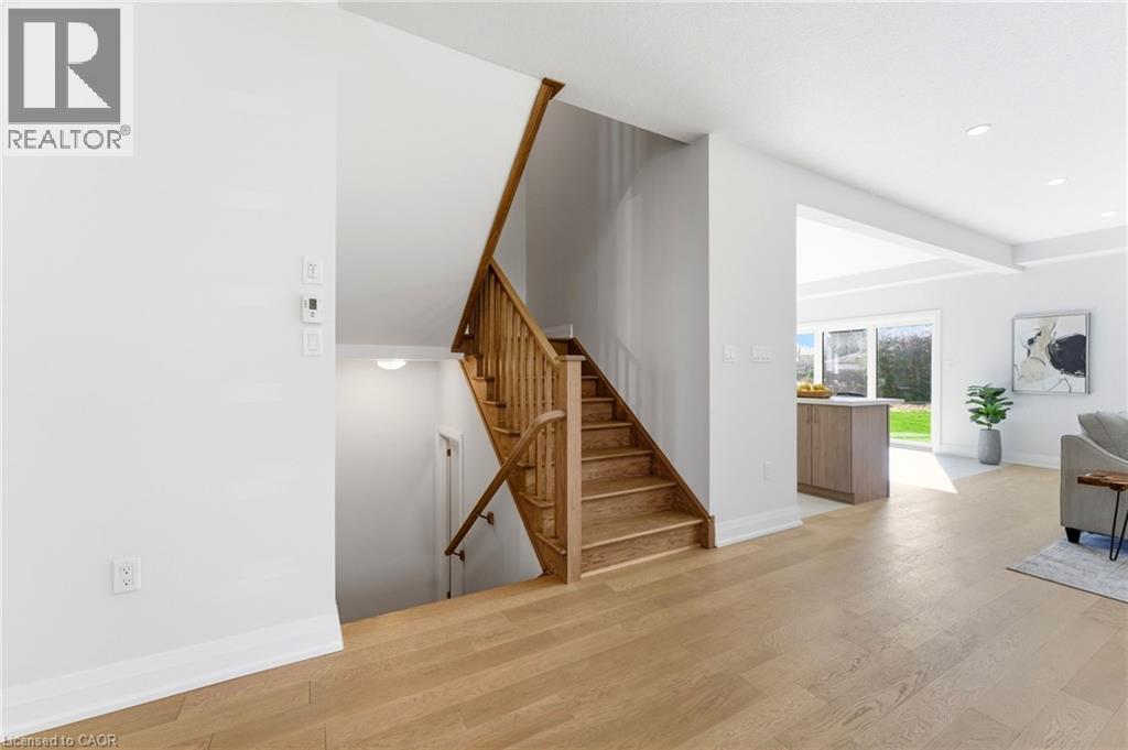 19 Woodvalley Court, Hamilton, Ontario  L9B 2S7 - Photo 11 - 40824127