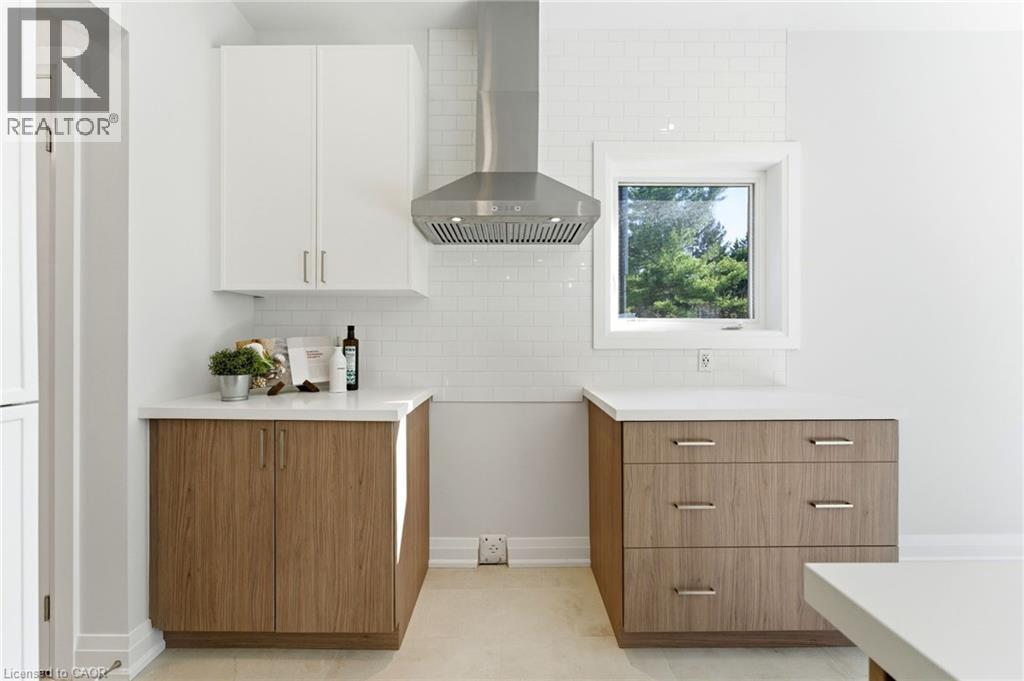 19 Woodvalley Court, Hamilton, Ontario  L9B 2S7 - Photo 7 - 40824127