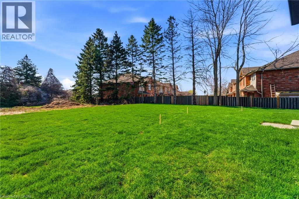 19 Woodvalley Court, Hamilton, Ontario  L9B 2S7 - Photo 26 - 40824127