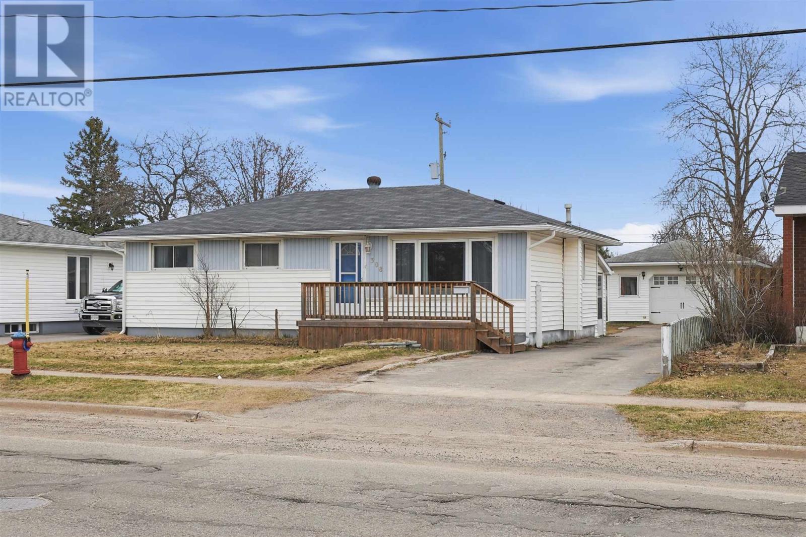 308 Boundary Rd, Sault Ste. Marie, Ontario  P6A 5C1 - Photo 2 - SM260790
