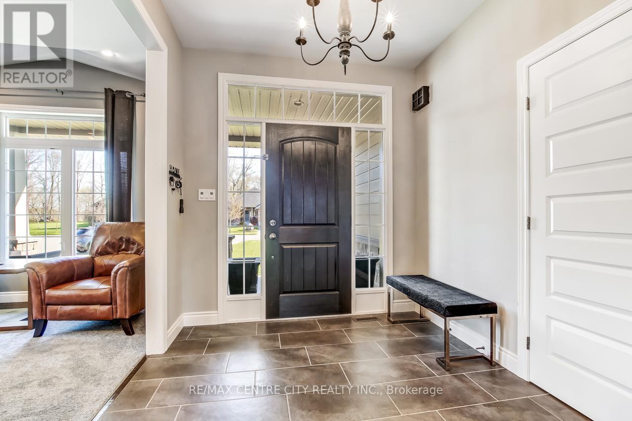 12 Pebble Beach Court, St. Thomas, Ontario  N5R 0C5 - Photo 3 - X13052808