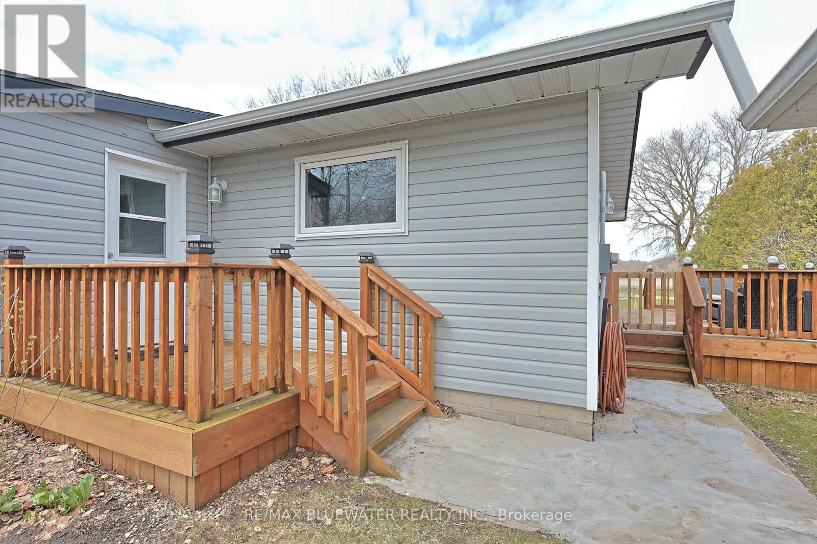 8296 Burwell Road, Lambton Shores, Ontario  N0M 1T0 - Photo 11 - X13053026