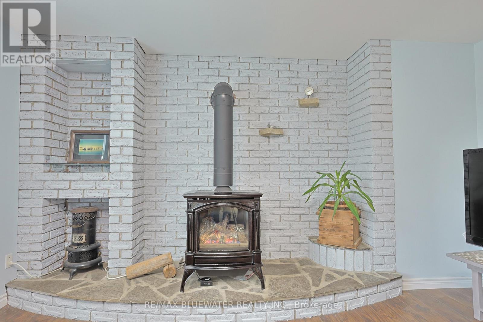 8296 Burwell Road, Lambton Shores, Ontario  N0M 1T0 - Photo 17 - X13053026