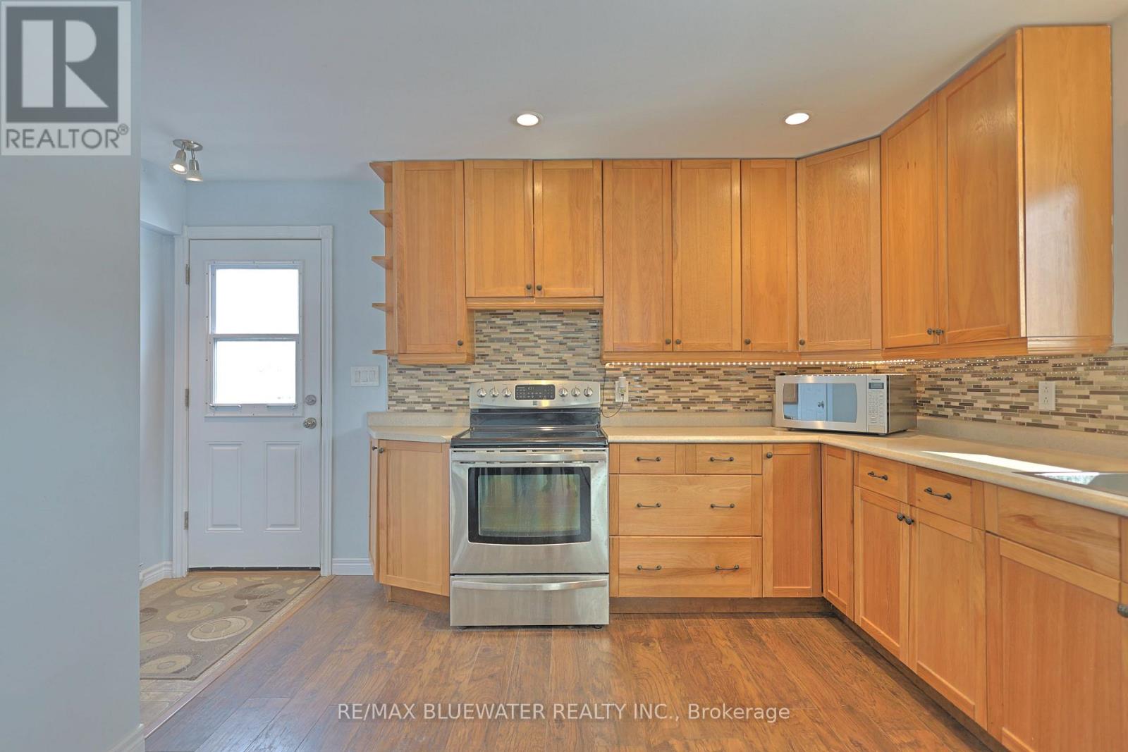 8296 Burwell Road, Lambton Shores, Ontario  N0M 1T0 - Photo 19 - X13053026