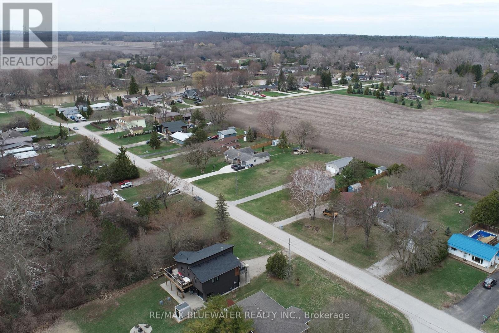 8296 Burwell Road, Lambton Shores, Ontario  N0M 1T0 - Photo 2 - X13053026