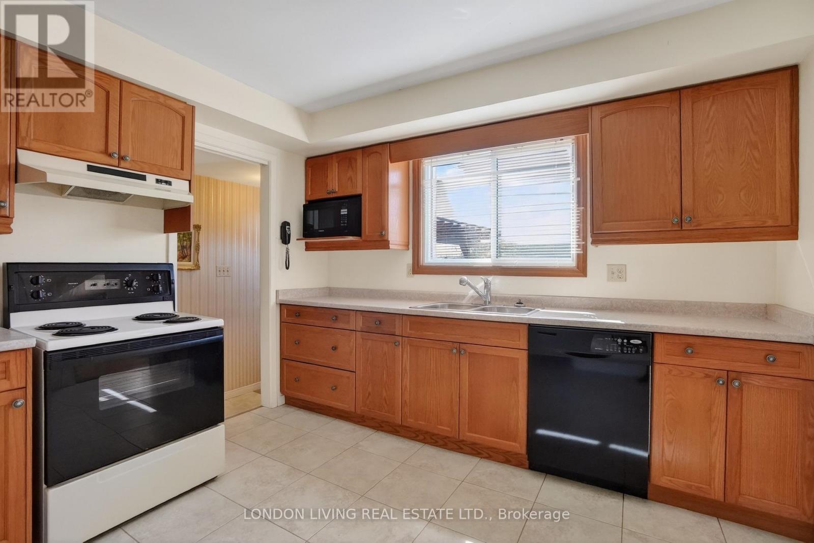 172 Meridene Crescent W, London North, Ontario  N5X 1G2 - Photo 11 - X13053036