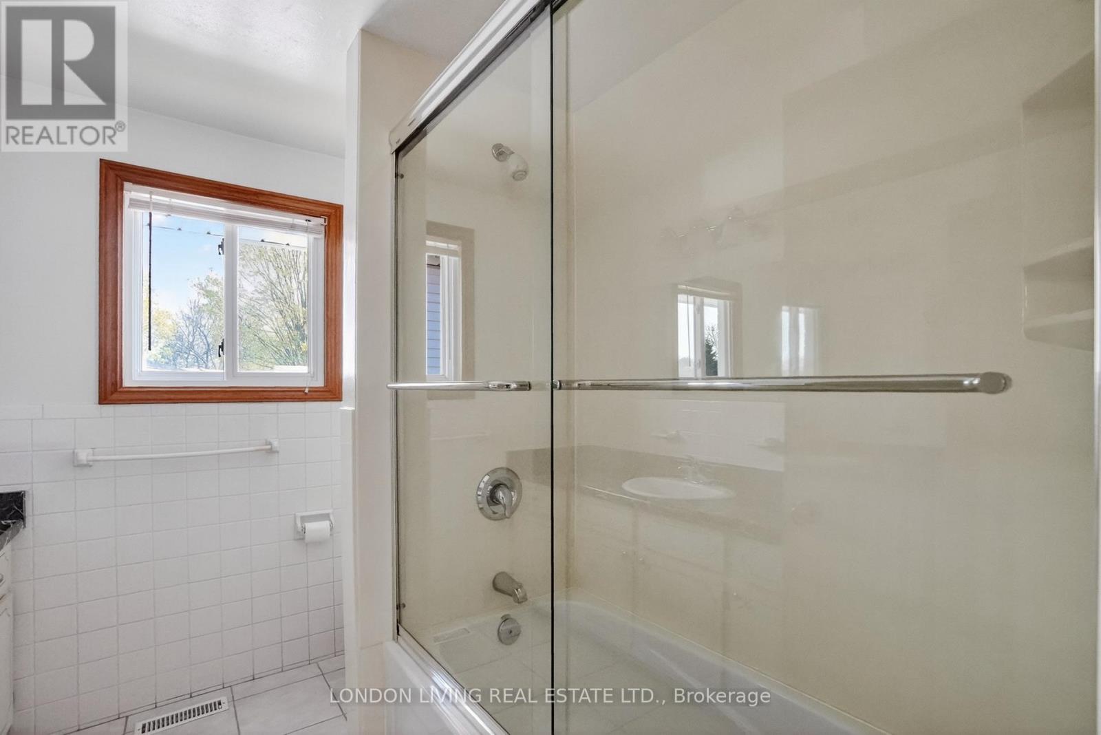 172 Meridene Crescent W, London North, Ontario  N5X 1G2 - Photo 16 - X13053036