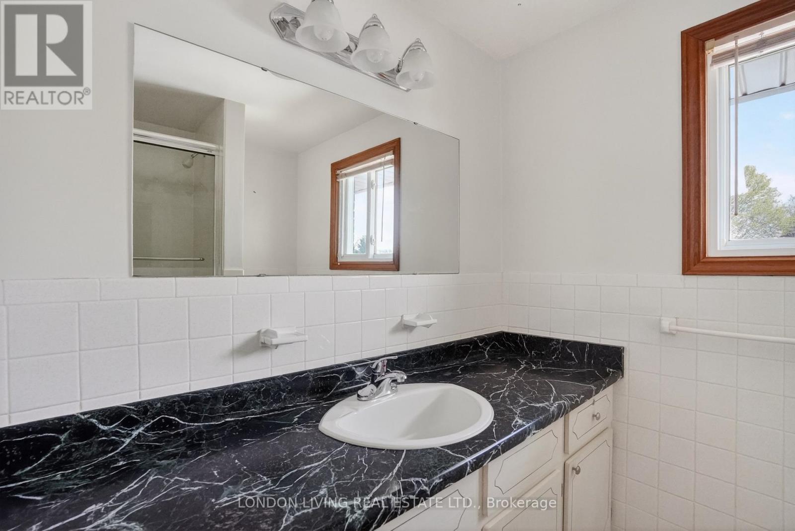 172 Meridene Crescent W, London North, Ontario  N5X 1G2 - Photo 17 - X13053036