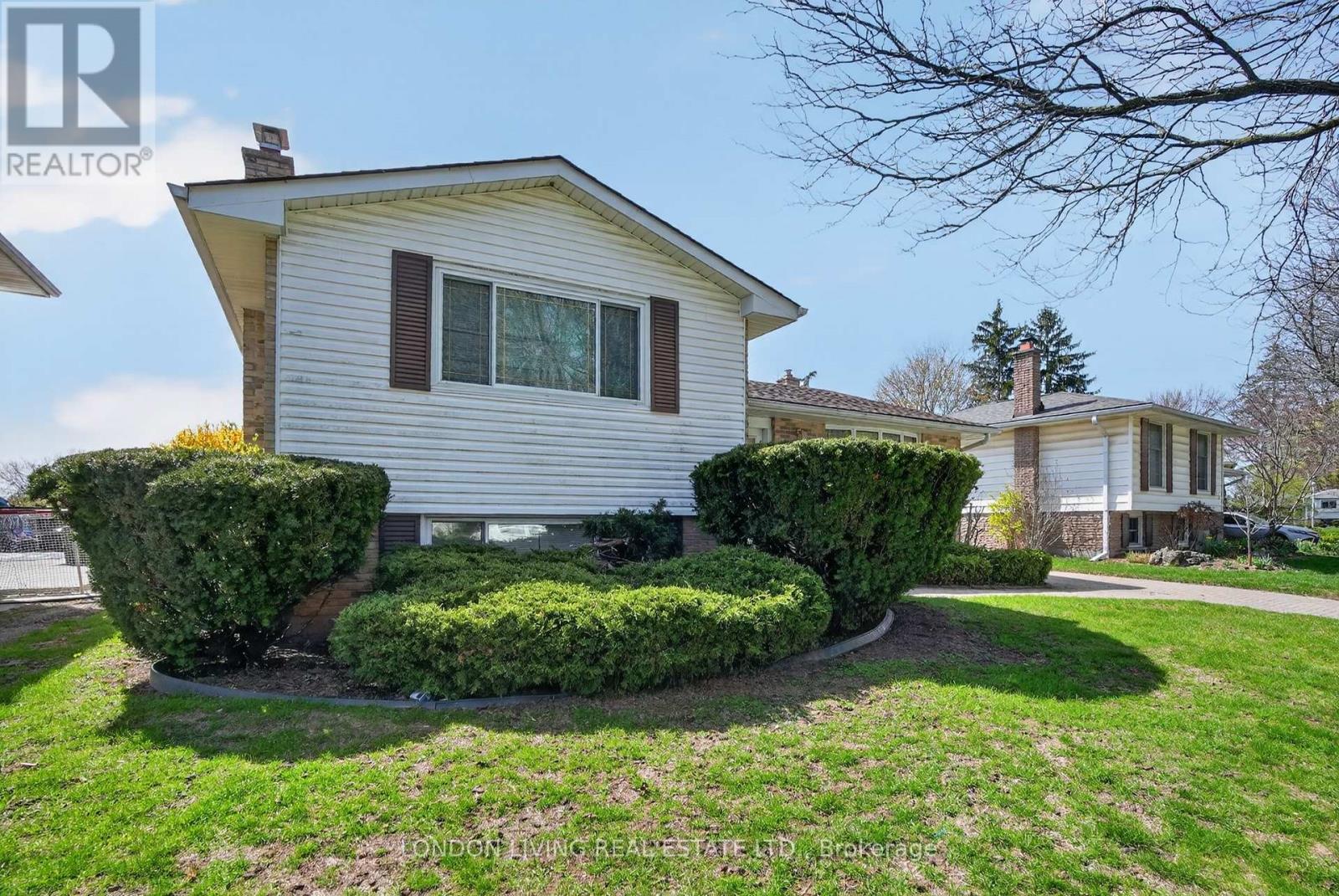 172 Meridene Crescent W, London North, Ontario  N5X 1G2 - Photo 3 - X13053036