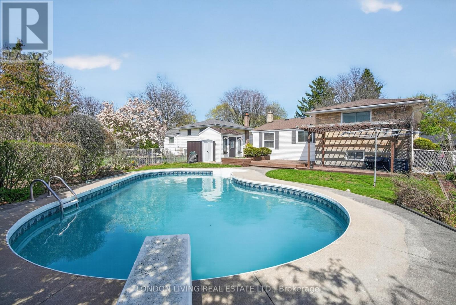 172 Meridene Crescent W, London North, Ontario  N5X 1G2 - Photo 36 - X13053036