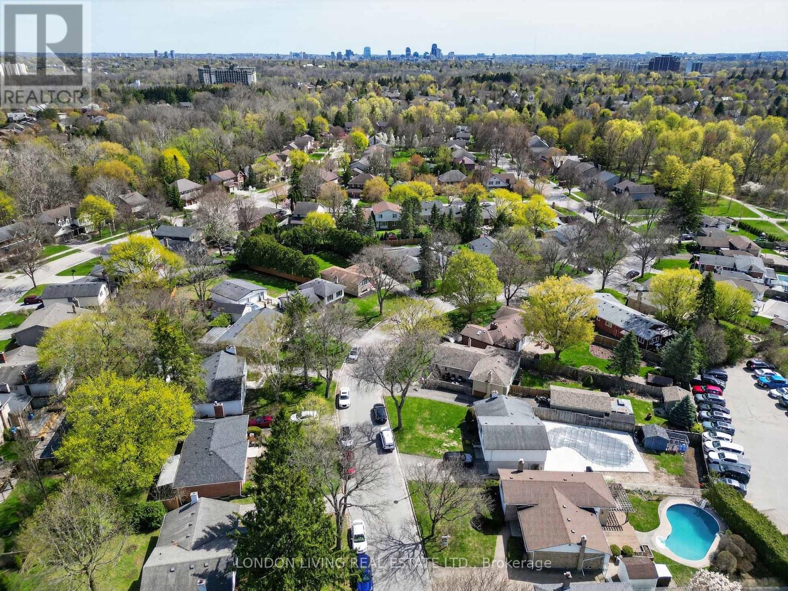 172 Meridene Crescent W, London North, Ontario  N5X 1G2 - Photo 38 - X13053036