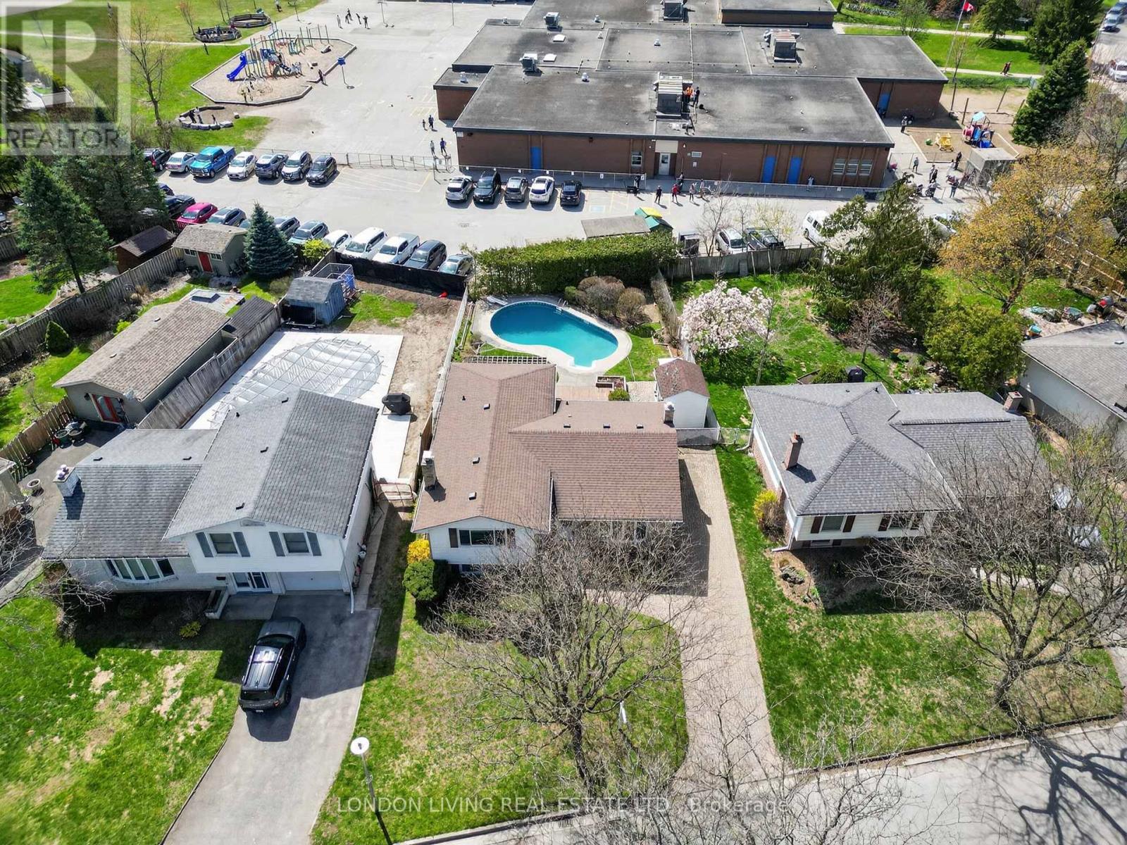 172 Meridene Crescent W, London North, Ontario  N5X 1G2 - Photo 41 - X13053036