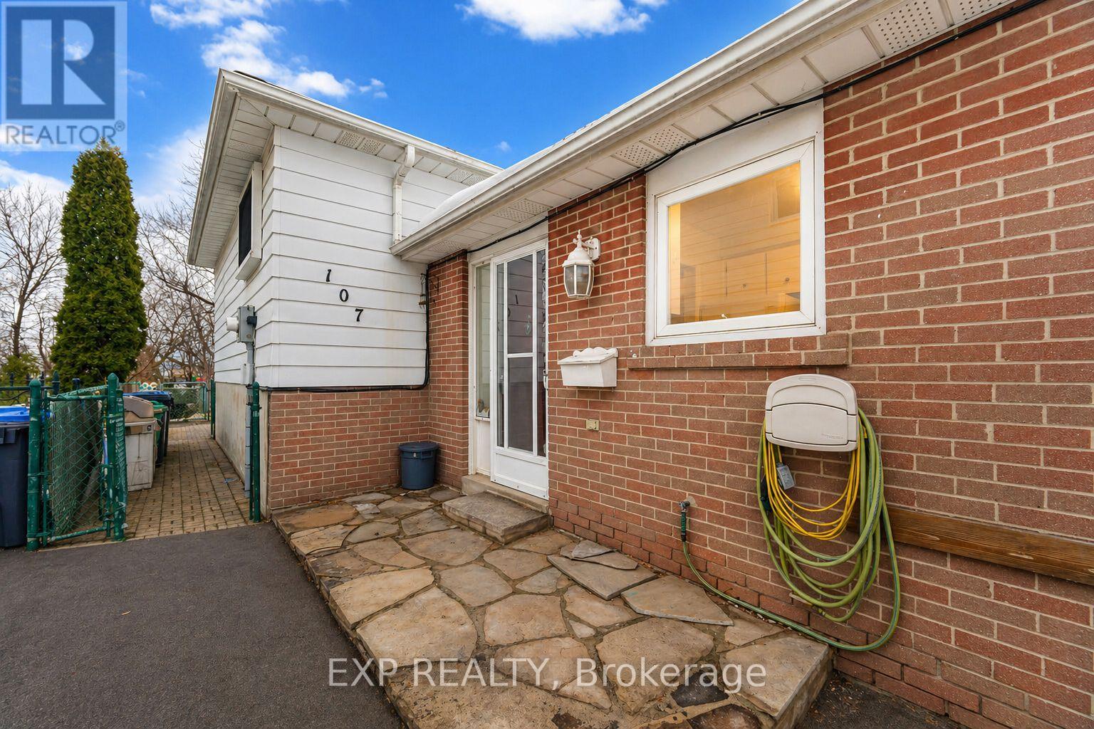 107 Archdekin Drive, Brampton, Ontario  L6V 1Y8 - Photo 3 - W13033086