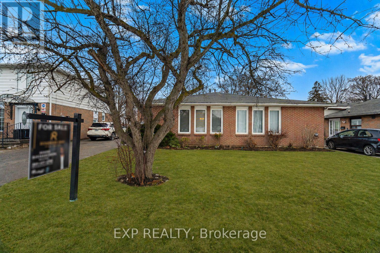 107 Archdekin Drive, Brampton, Ontario  L6V 1Y8 - Photo 2 - W13033086