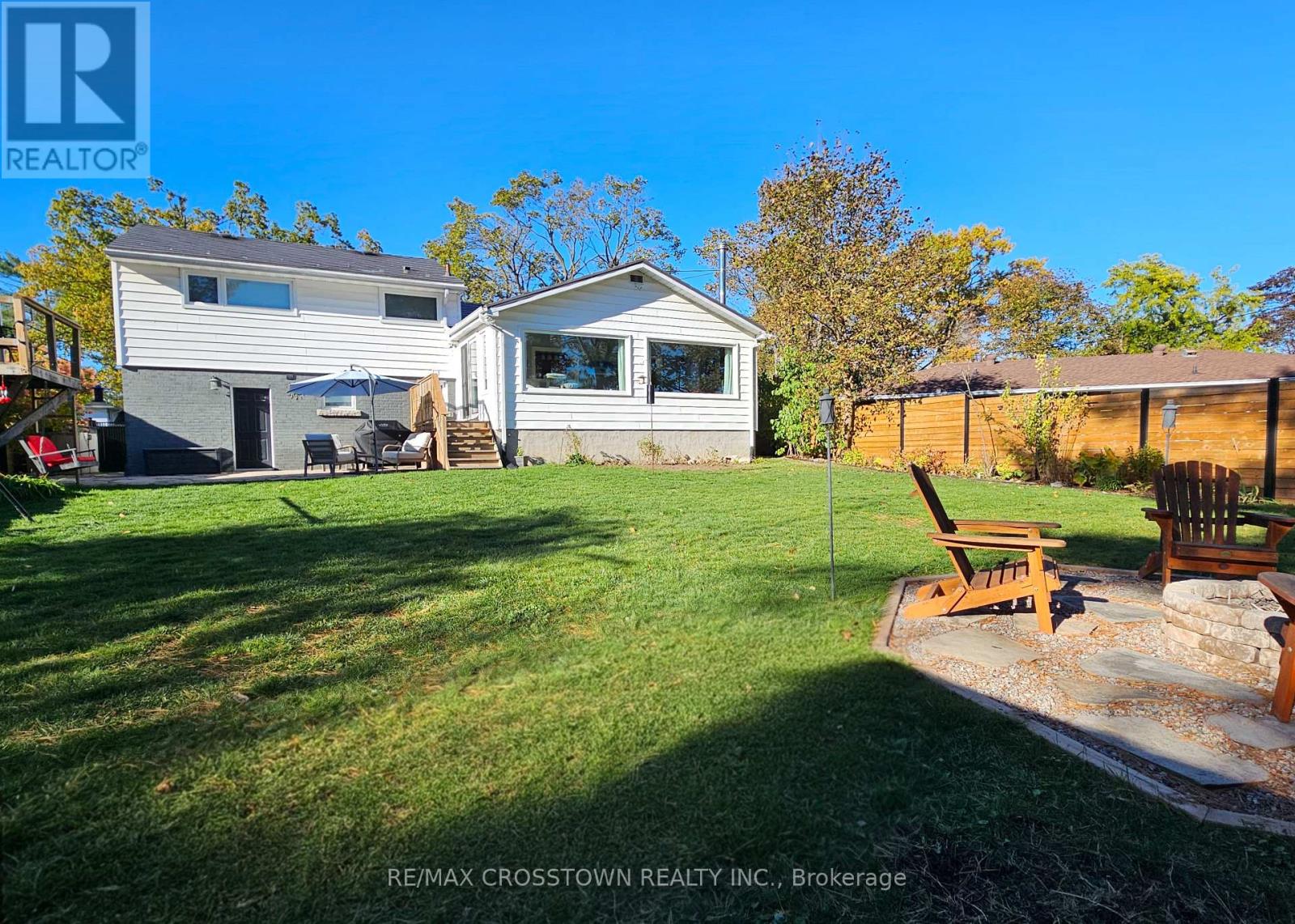 11 CASTLE DRIVE, Barrie, Ontario