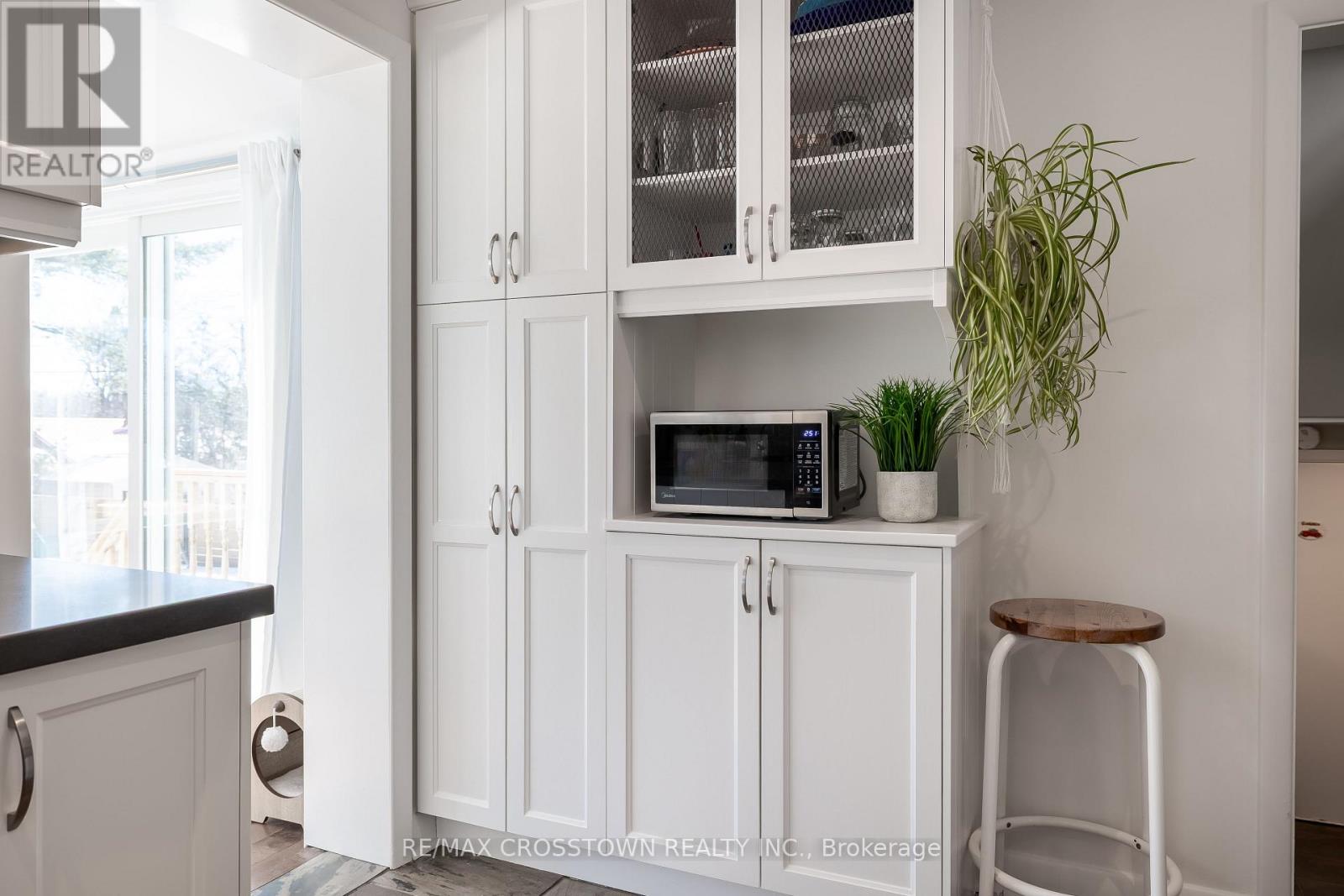 11 Castle Drive, Barrie, Ontario  L4N 1P7 - Photo 11 - S12956460