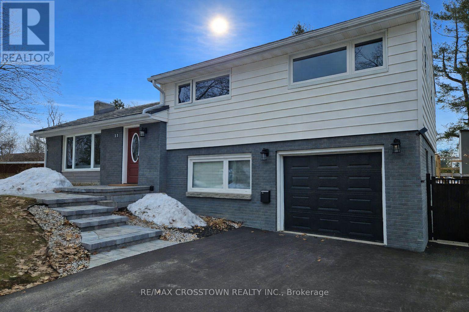 11 Castle Drive, Barrie, Ontario  L4N 1P7 - Photo 3 - S12956460