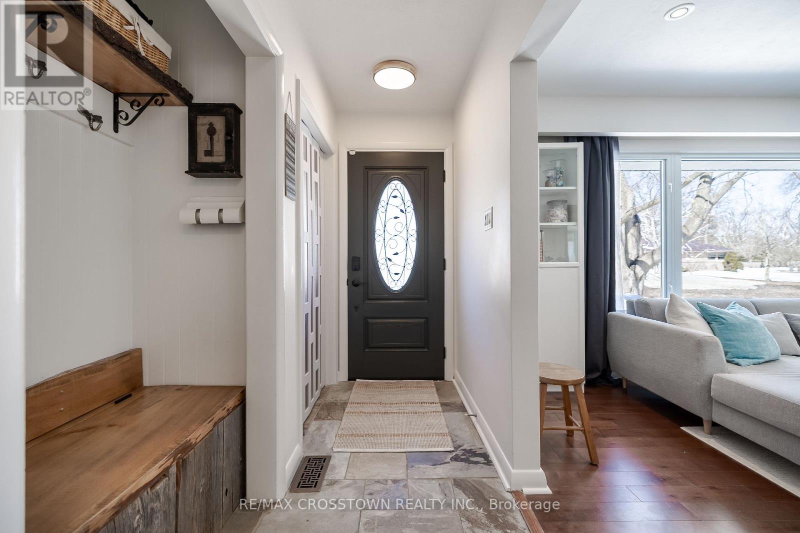 11 Castle Drive, Barrie, Ontario  L4N 1P7 - Photo 4 - S12956460