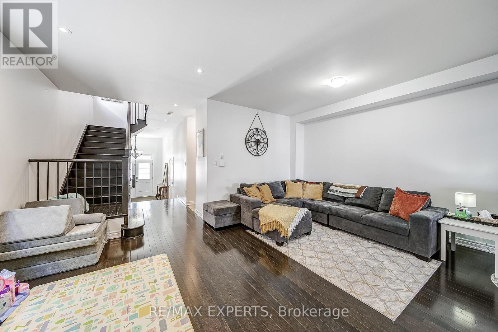 60 Humbershed Crescent, Caledon, Ontario  L7E 2X4 - Photo 8 - W12963992