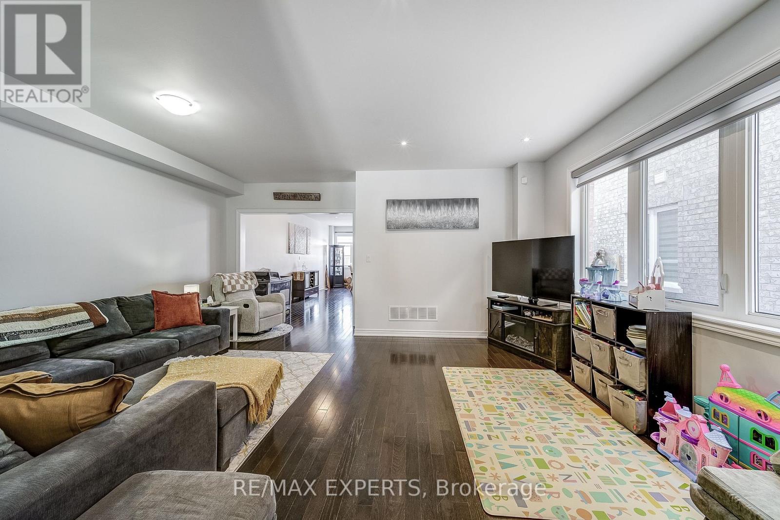 60 Humbershed Crescent, Caledon, Ontario  L7E 2X4 - Photo 6 - W12963992