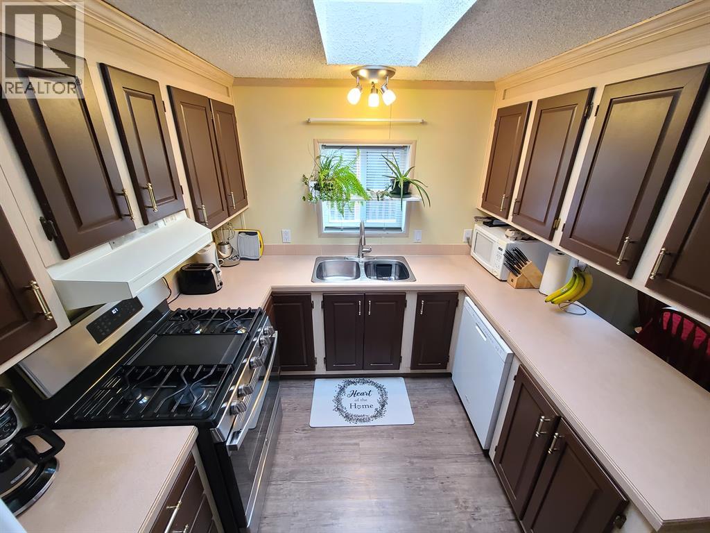 9909 80 Avenue, Peace River, Alberta  T8S 1A9 - Photo 14 - A2297730