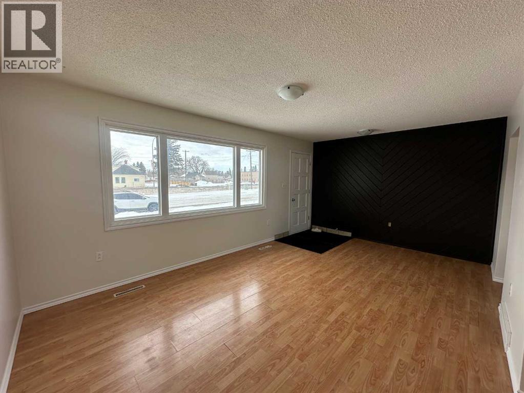 4520 52 Street, Vermilion, Alberta  T9X 1Y1 - Photo 3 - A2288822