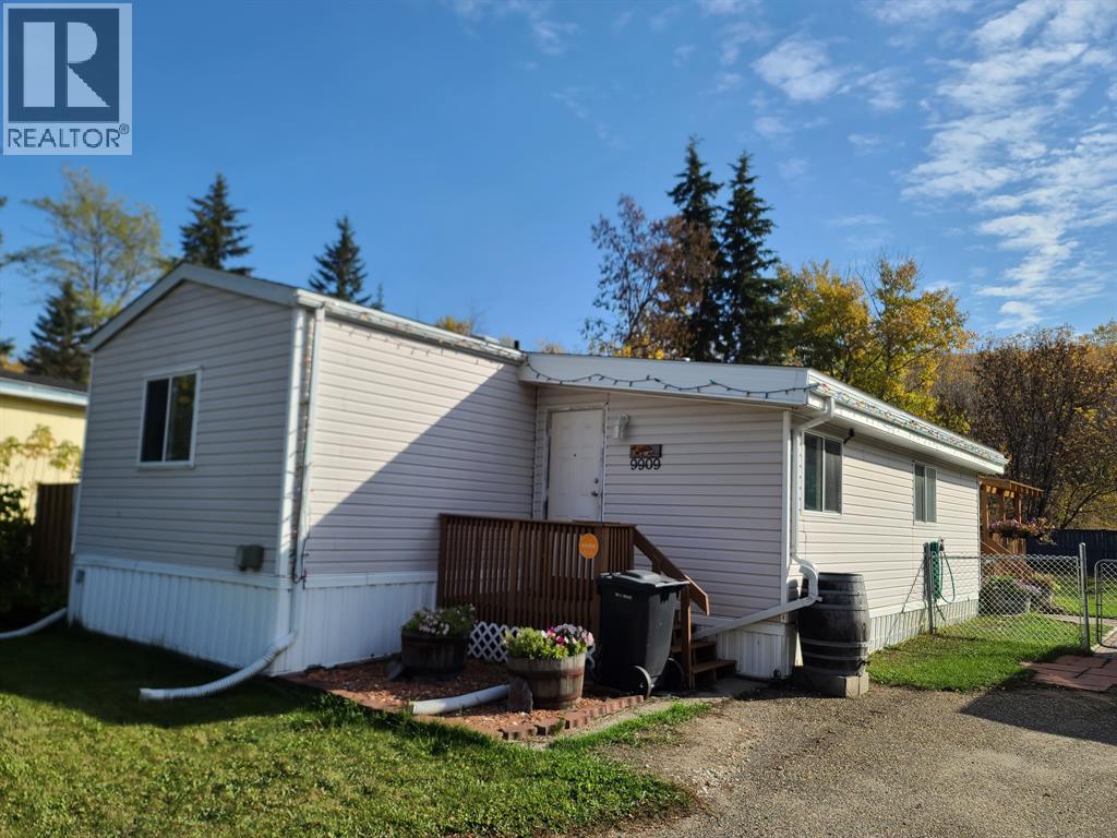 9909 80 Avenue, Peace River, Alberta  T8S 1A9 - Photo 5 - A2297730