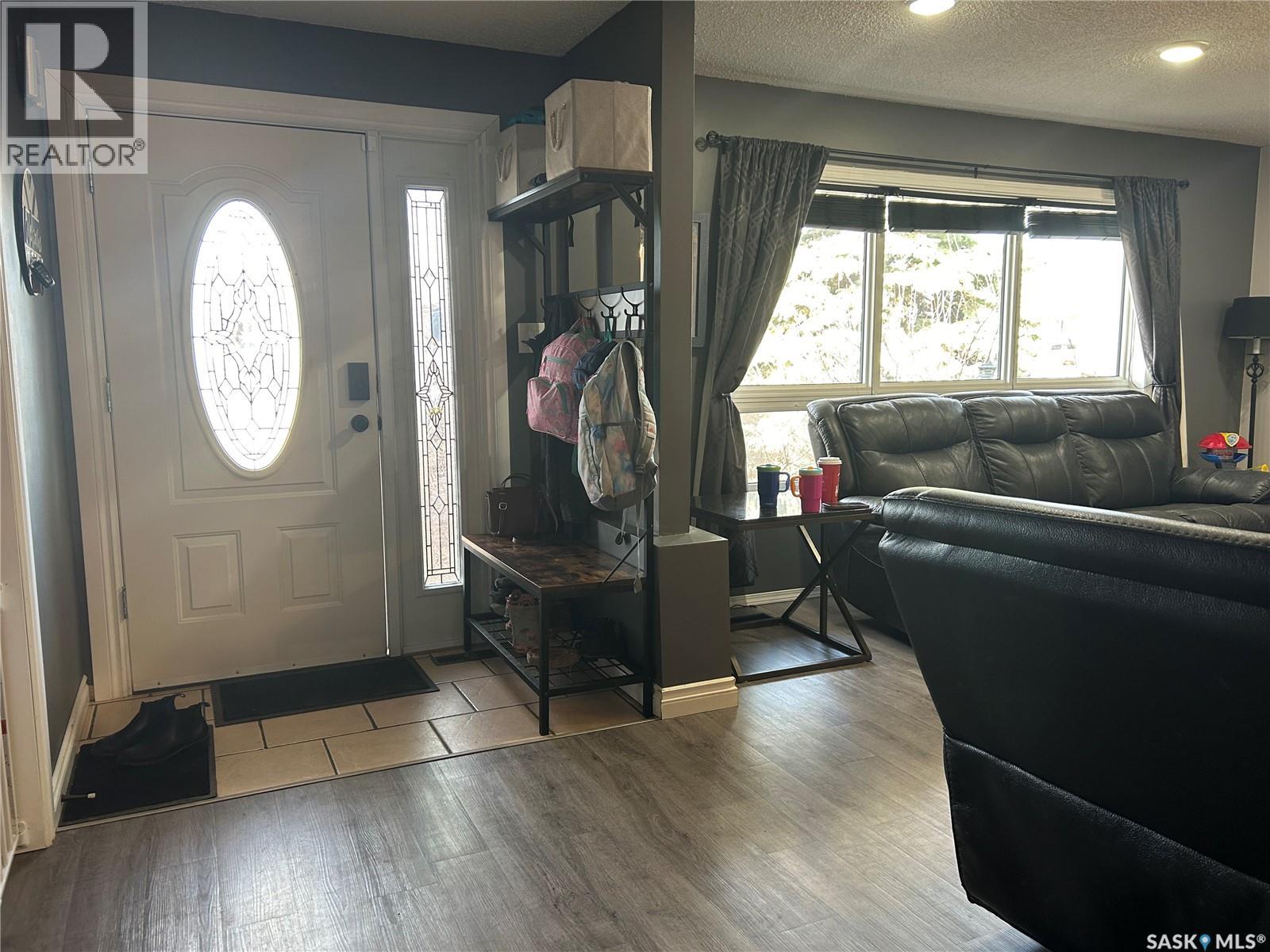 488 Willow Bay, Estevan, Saskatchewan  S4A 2G4 - Photo 2 - SK031633